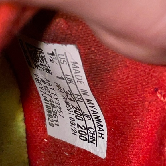 Kids Adidas speedflow .3 laceless cleats. Size 1.5 - Picture 2 of 6